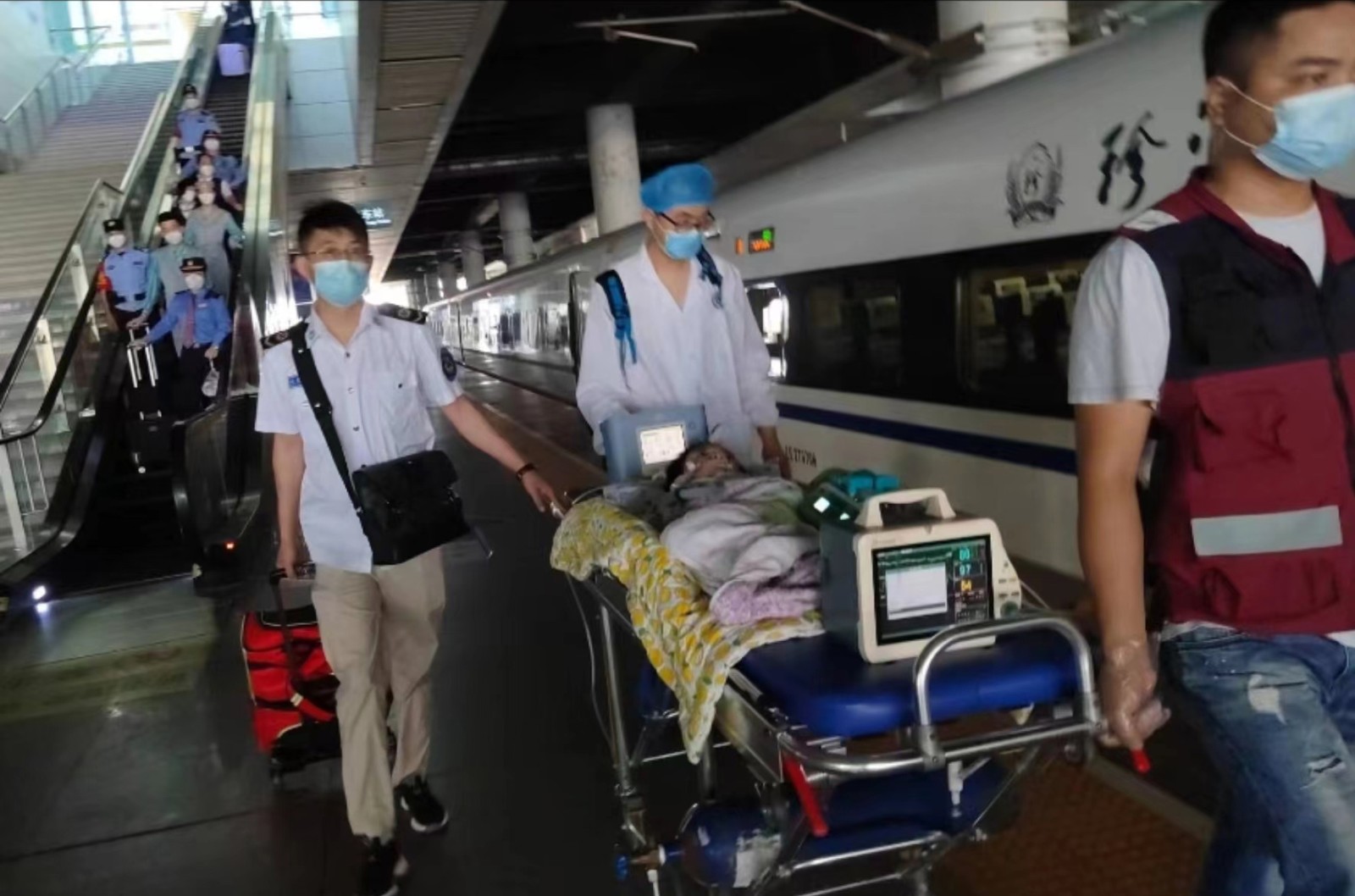 石景山区高铁转运公司